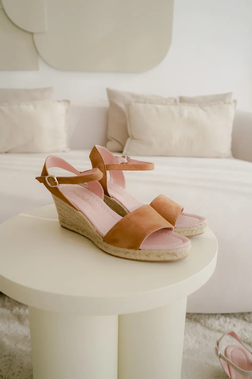 Pretty Ballerinas Keilabsatz “Cognac” – Bild 2