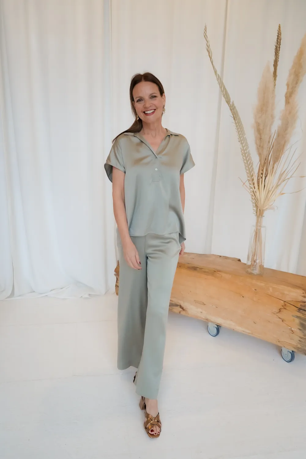 Bloom Seidenstretch Palazzo Hose “Khaki” – Bild 4