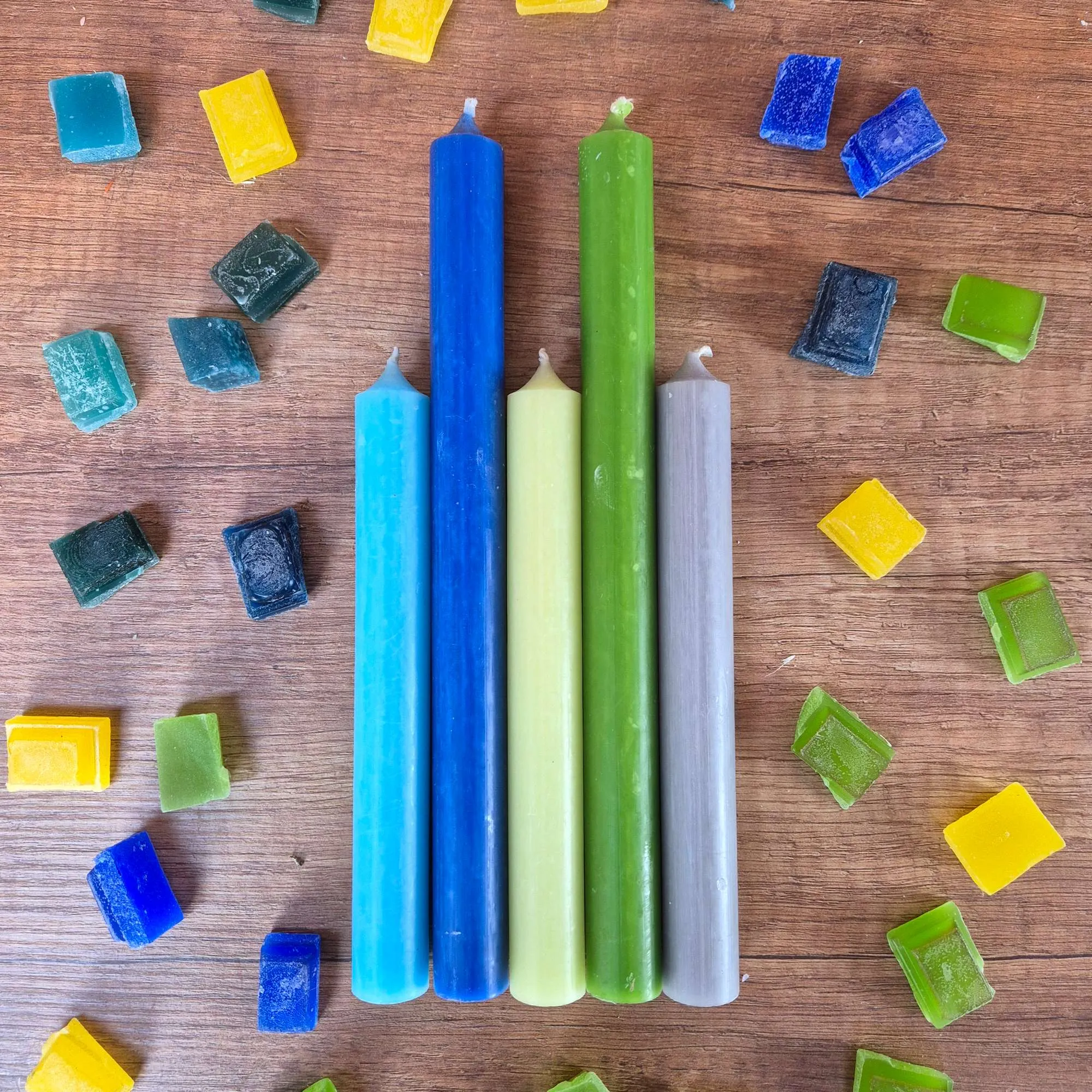 Ozean Stabkerzen Set – 5 Stabkerzen (2x 250 mm & 3x 180 mm) in Blau, Grün & Grau für stilvolle Deko