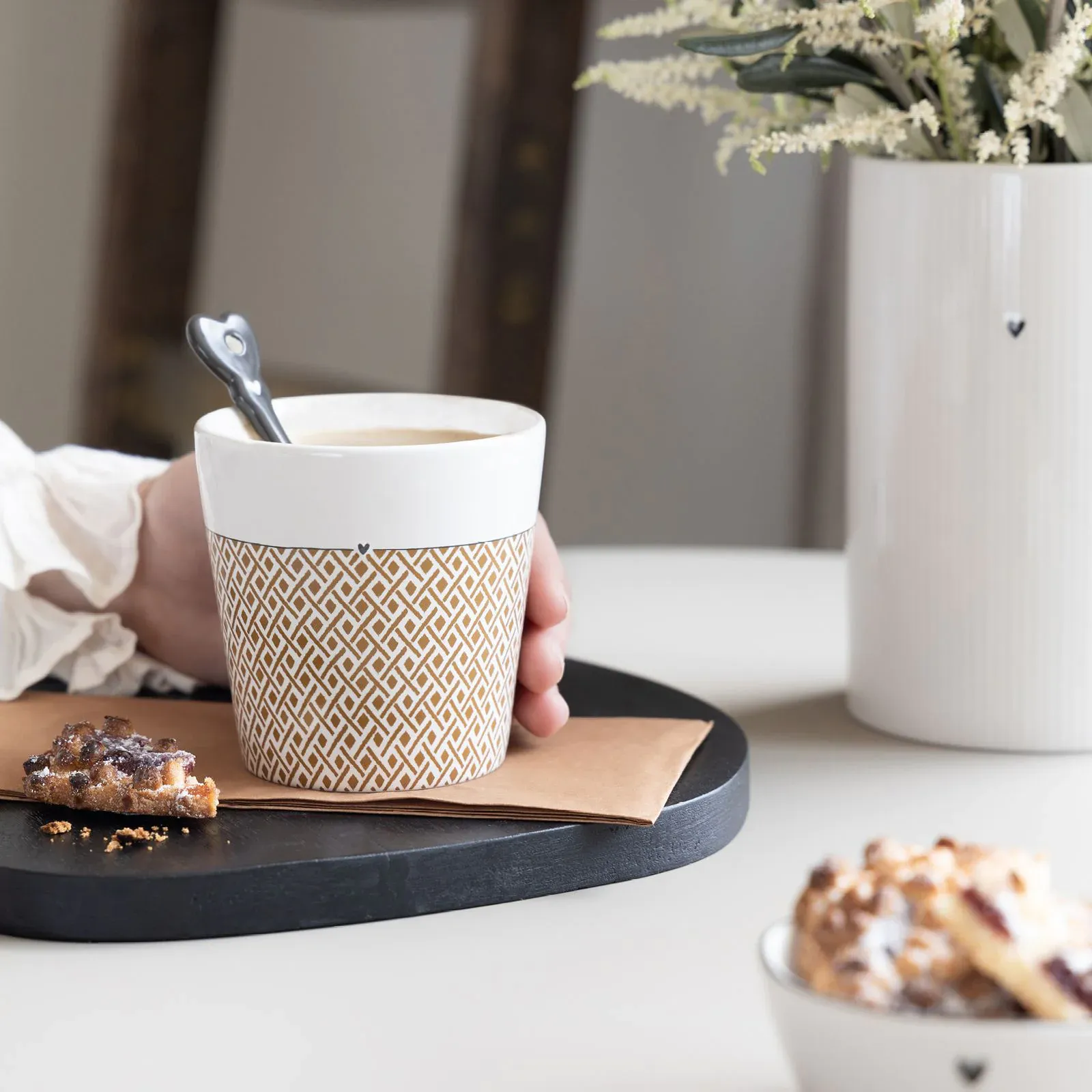 Bastion Collections Tasse “Check in caramel” – Bild 2