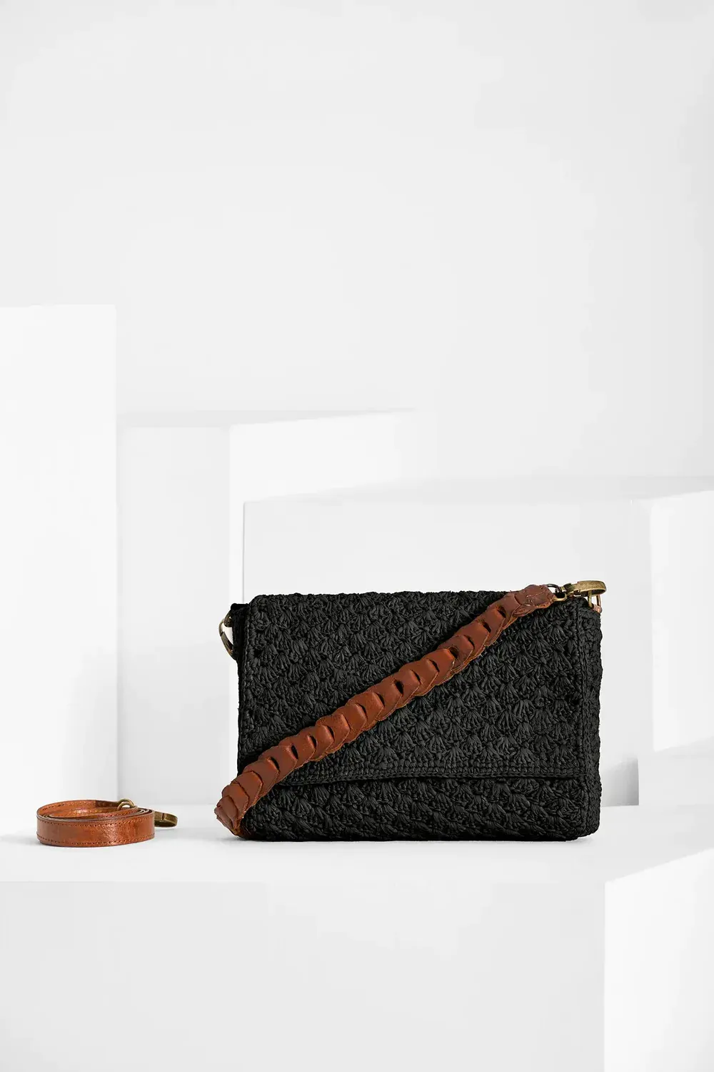 IBELIV Raphia Baguette-Tasche “Sonia” Black