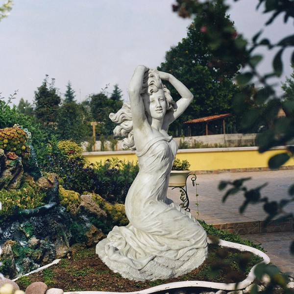 Gartenfigur “Venere in Ginocchio” IP